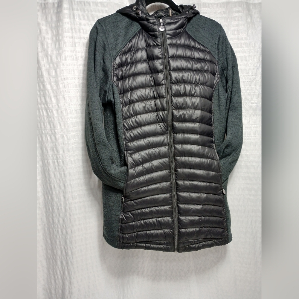Calvin Klein Ladies Lightweight Packable Downfilled Performance  Jacket. Size L